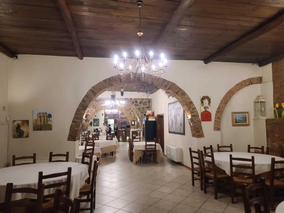 Riccio - La Cantina Del Contadino Rende Exteriör bild
